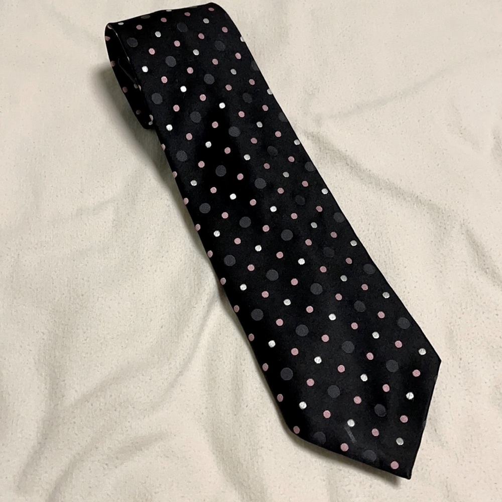 Geoffrey Beene 100% silk tie